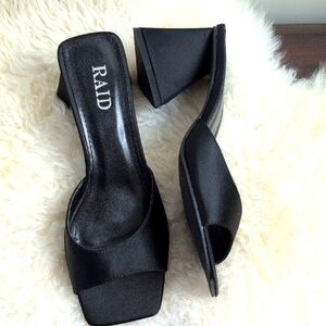 RAID BLOCK HEELED SANDALS SIZE 38 EU